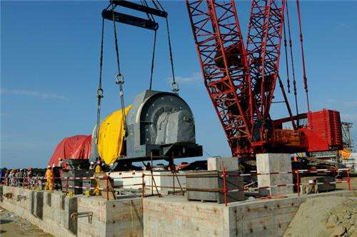 大型設備在吊裝過程中應采取哪些安全措施？