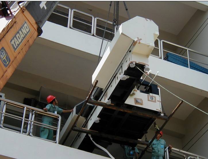 無錫設(shè)備吊裝搬運(yùn)廠家：怎樣保證重型設(shè)備的安全搬運(yùn)？